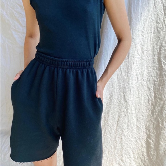 Lounge - Picture 3 of 3